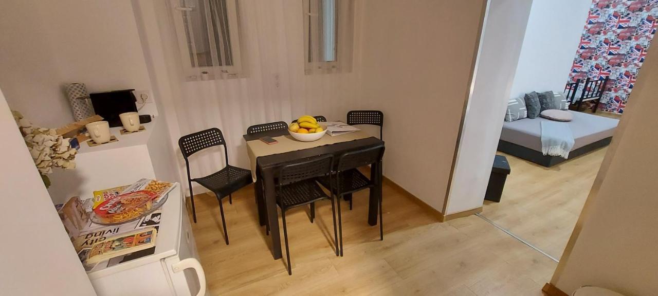 London Fog Apartment In The Party District Budapest Eksteriør bilde